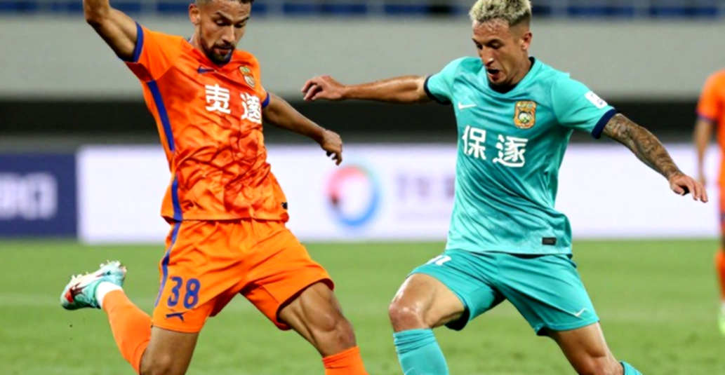 Joshua Baker và hồ sơ 17 tuổi: ba lần khoác áo U-20 Hong Kong, một câu lạc bộ không ai nêu tên