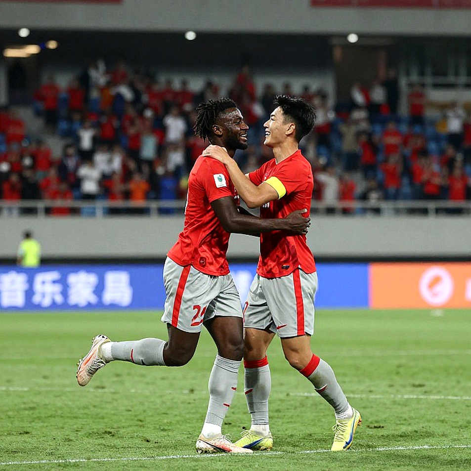 Ancelotti Con trai và bài học từ những pha tranh chấp thua: Lille đang tự bán mình ở Champions League?