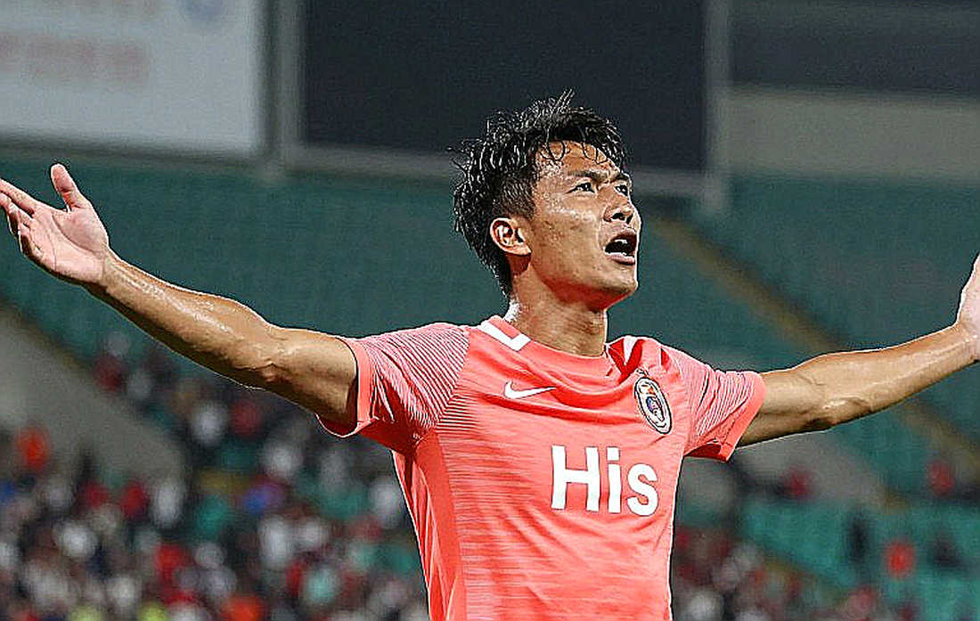 Saliba vắng mặt trong ảnh đội hình Arsenal: Khi lịch thương mại định hình cả một mùa giải
