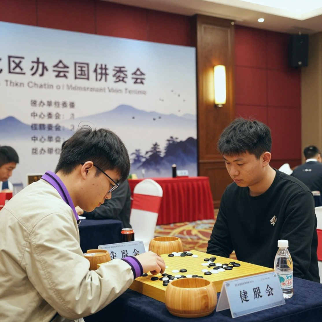 Nepomniachtchi kìm kẹp Carlsen nhưng chỉ thắng được Sindarov: bài toán chuyển hóa lợi thế của Ganges