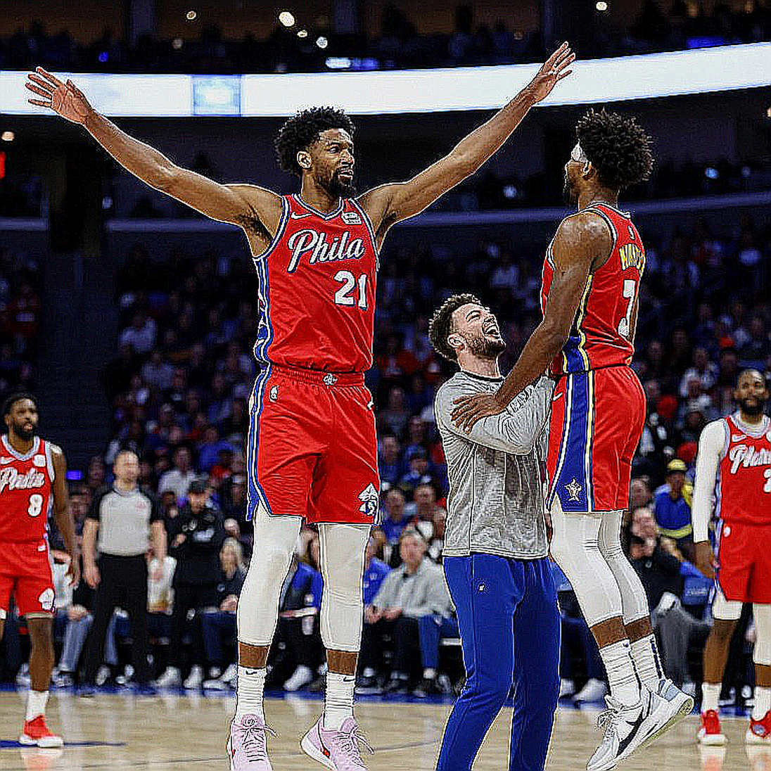 Trần lương NBA vỡ ở Los Angeles: Khi ông chủ giàu nhất giải tự mua lấy sự im lặng
