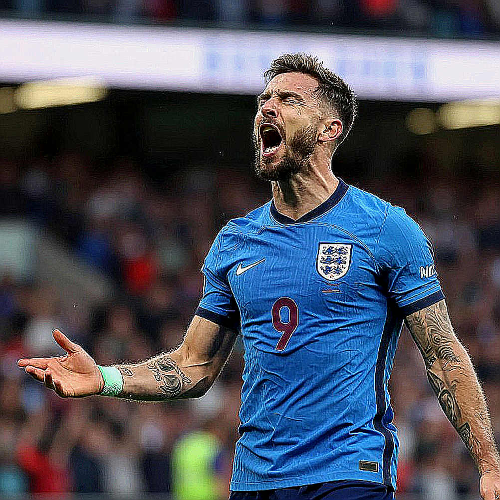 Edson Álvarez trở lại: West Ham và phép thử của một tiền vệ đánh chặn