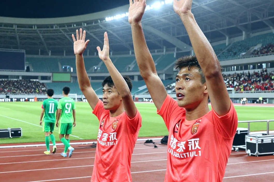 Persija 4-0 PSIM: Mười lăm phút cuối che khuất cả một hiệp một bế tắc