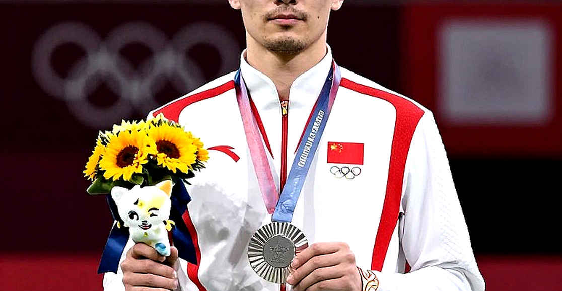 Alwi Farhan tập cùng Kento Momota: Tín hiệu nào thực sự đáng tin trước Asian Games 2026