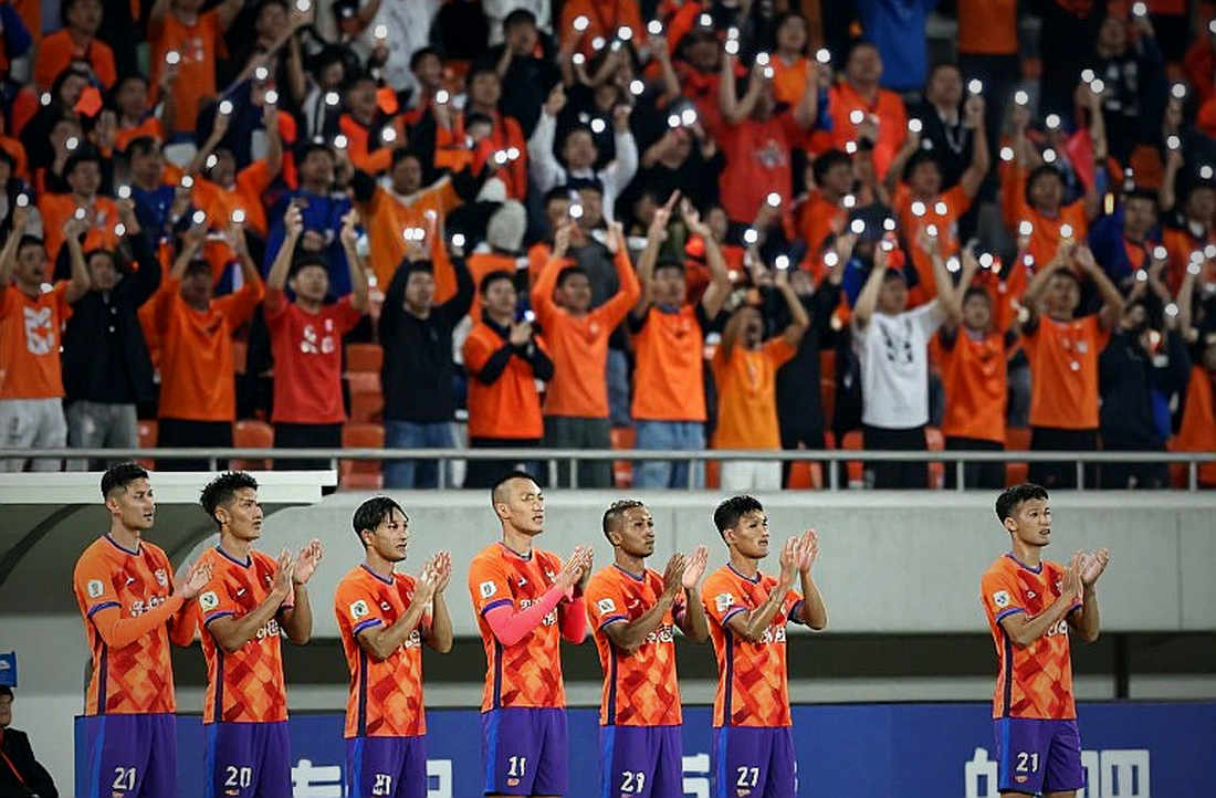 Cú phạt góc của Pennanen, pha chắn người trước Onana và bài học VAR ở Conference League